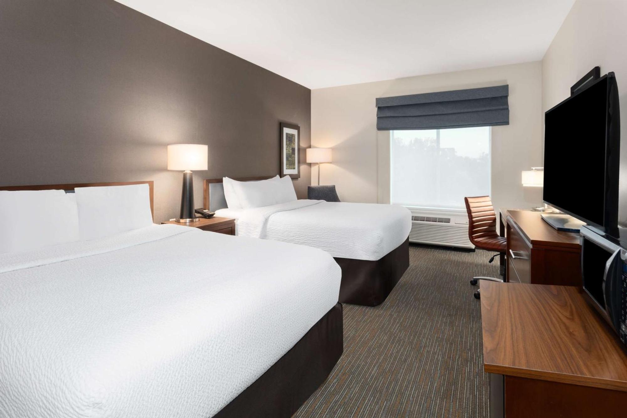 Hampton Inn By Hilton Nashville Airport Century Place Экстерьер фото