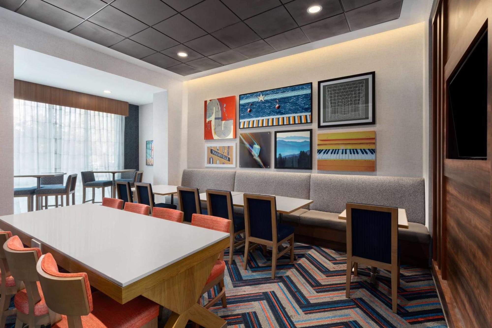 Hampton Inn By Hilton Nashville Airport Century Place Экстерьер фото