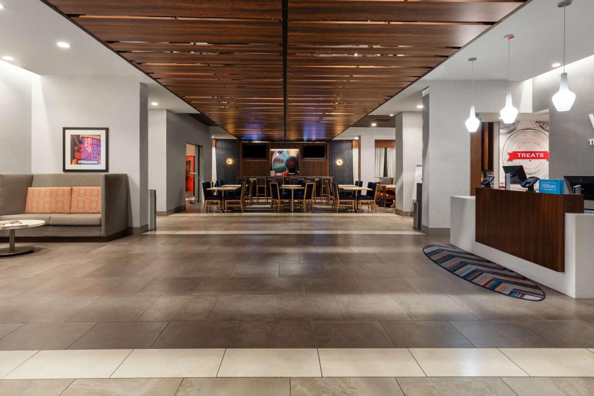 Hampton Inn By Hilton Nashville Airport Century Place Экстерьер фото